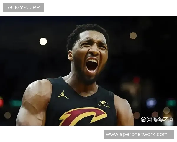 米切尔称斯特鲁斯为拼命狂人强调球队需要这种拼搏精神的狠角色
